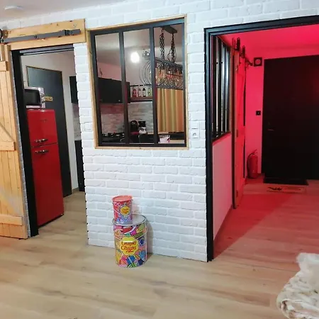 Holiday home Maison Deco Pop Et Chaleureuse Avec Spa, Sauna Calais